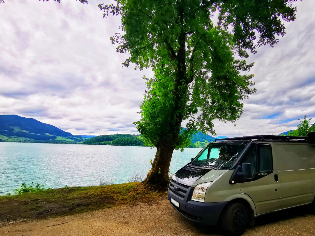 Freistehen an einem Fluss / See