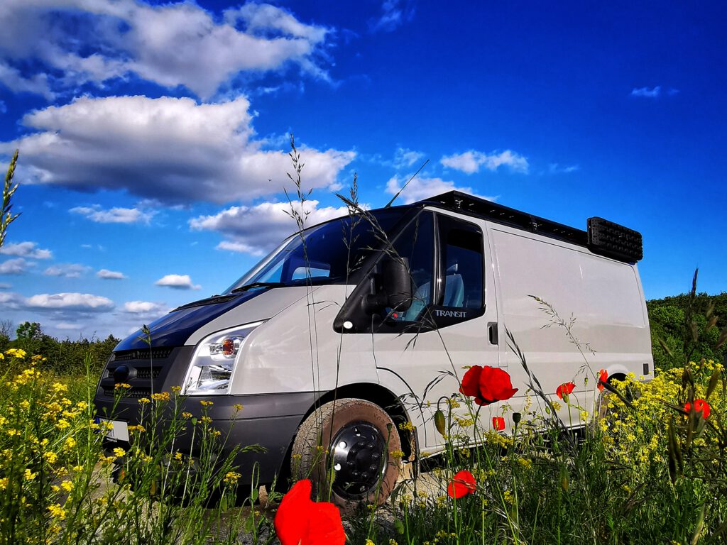 Freistehen auf einem Wanderparkplätze - Hier werden Fahrzeuge häufig auch länger abgestellt und so fällt man nicht unbedingt auf. Außerdem sind Wanderparkplätze am Abend meist leer.