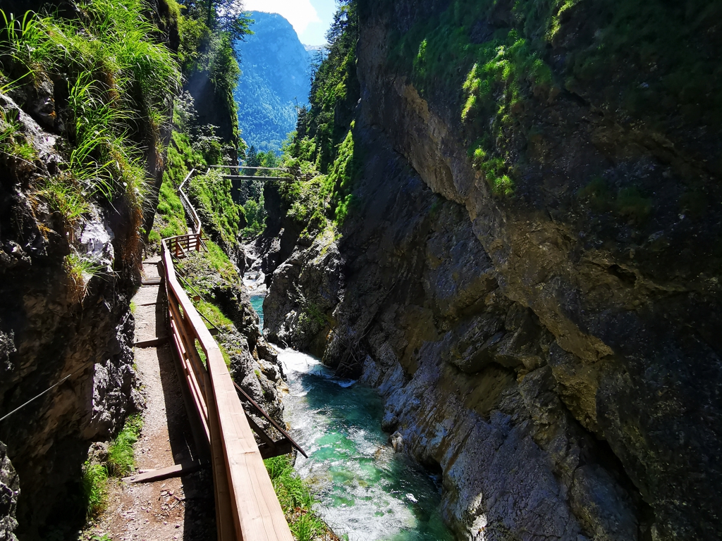 Familientaugliche Wanderung durch die Lammerklamm in Österreich