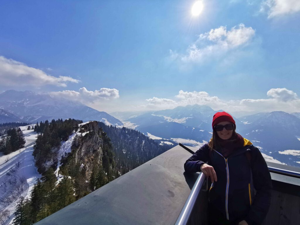Das größte begehbare Gipfelkreuz der Welt steht auf der Buchensteinwand in Österreich.