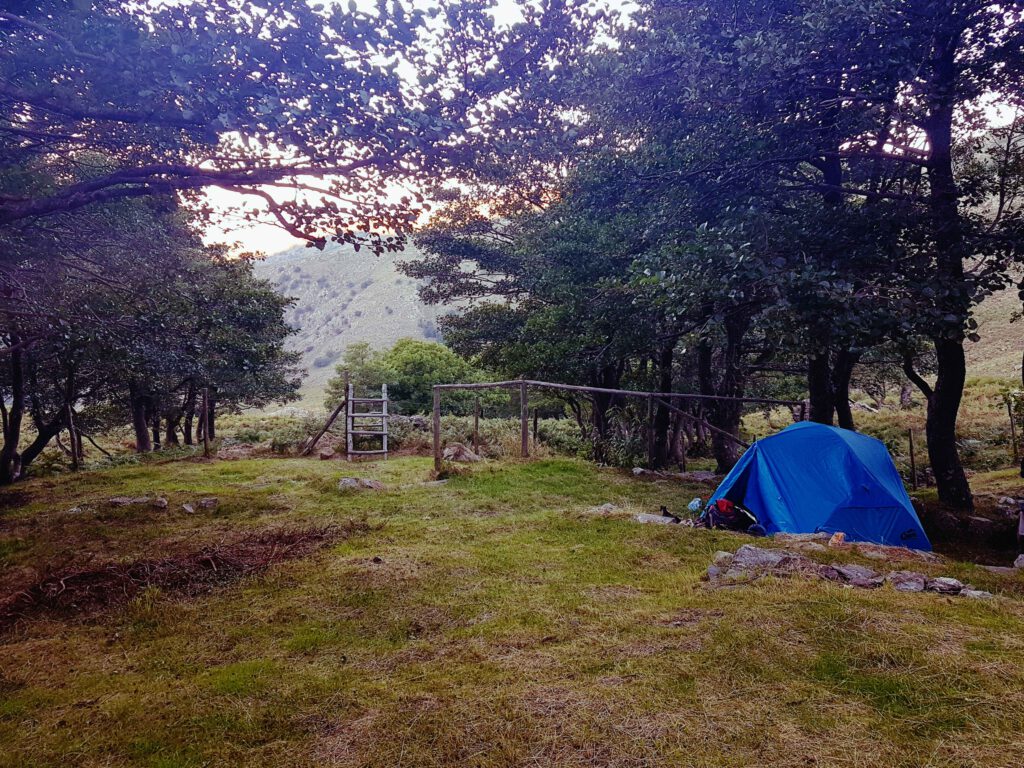 Der schönste Zeltplatz unserer Sardinien Trekkingtour. An der windabgewandten Seite des höchsten Berges der Insel träumten wir von weiteren Abenteuern.